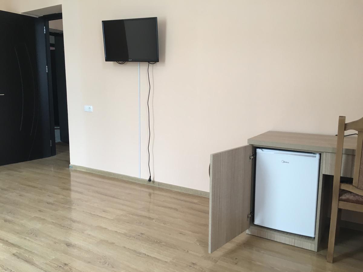 Kmg Hotel Khashuri Екстер'єр фото