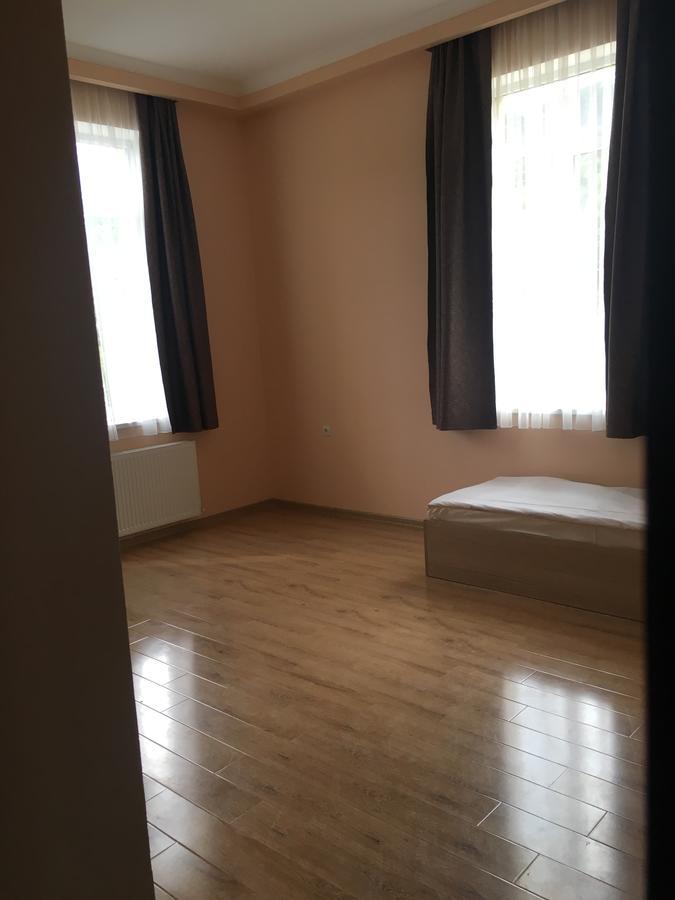 Kmg Hotel Khashuri Екстер'єр фото